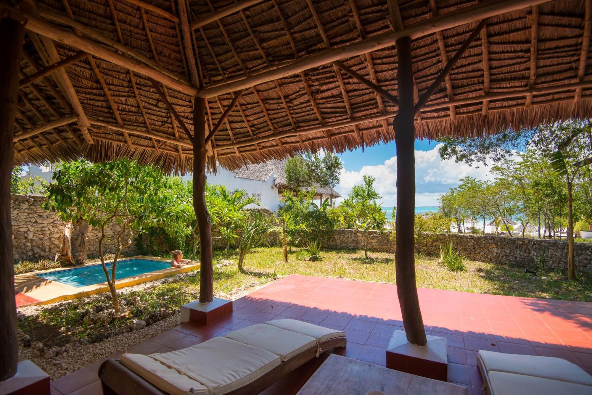 Konokono Beach Resort And Isaraya Luxury Overwater Villas Michamvi Kae Bilik gambar