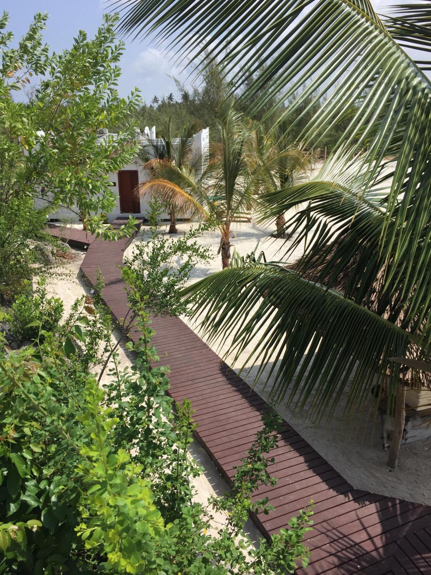 Konokono Beach Resort And Isaraya Luxury Overwater Villas Michamvi Kae Bilik gambar